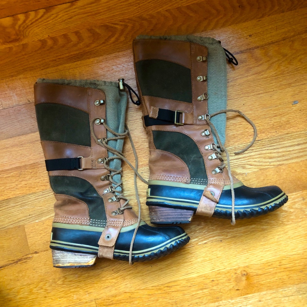 Sorel Carly Conquest Boots with Stirrups